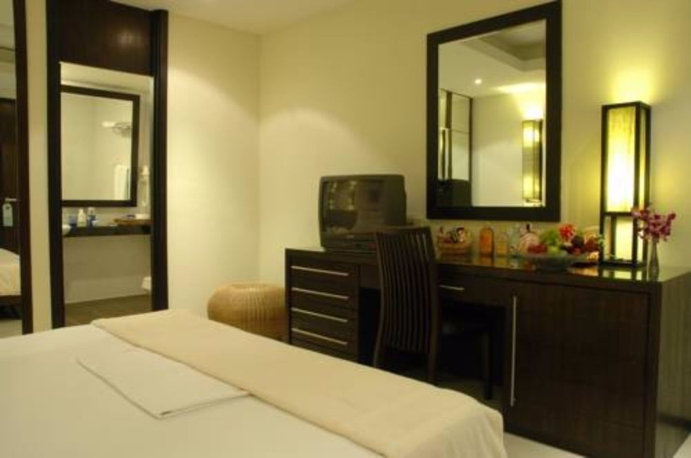 Отель Lokal Phuket 